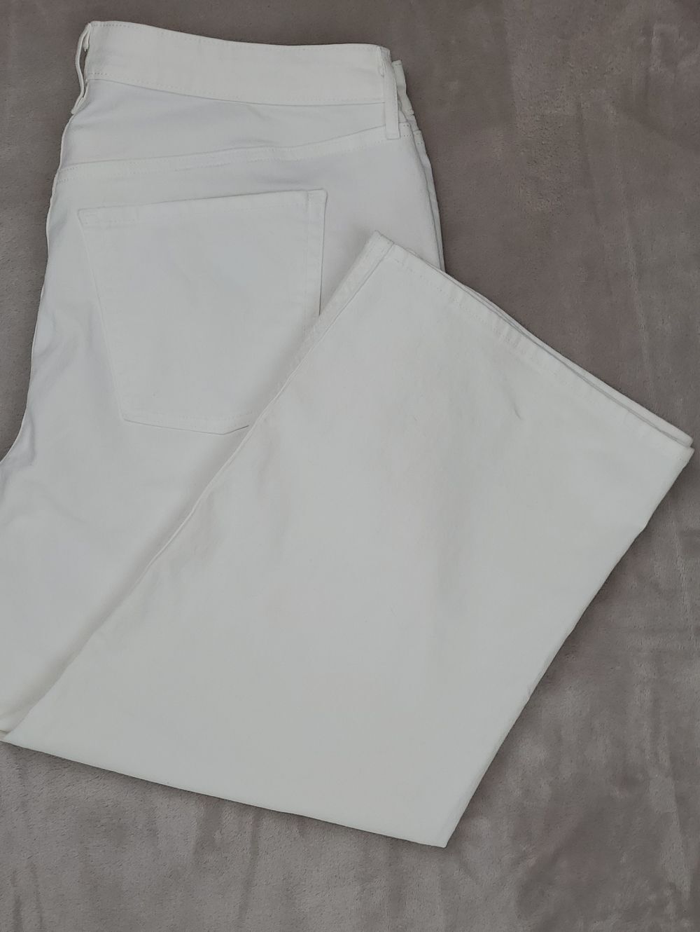 Old Navy | Women's 20 Short | WOW Wide Leg | Calla Lily White